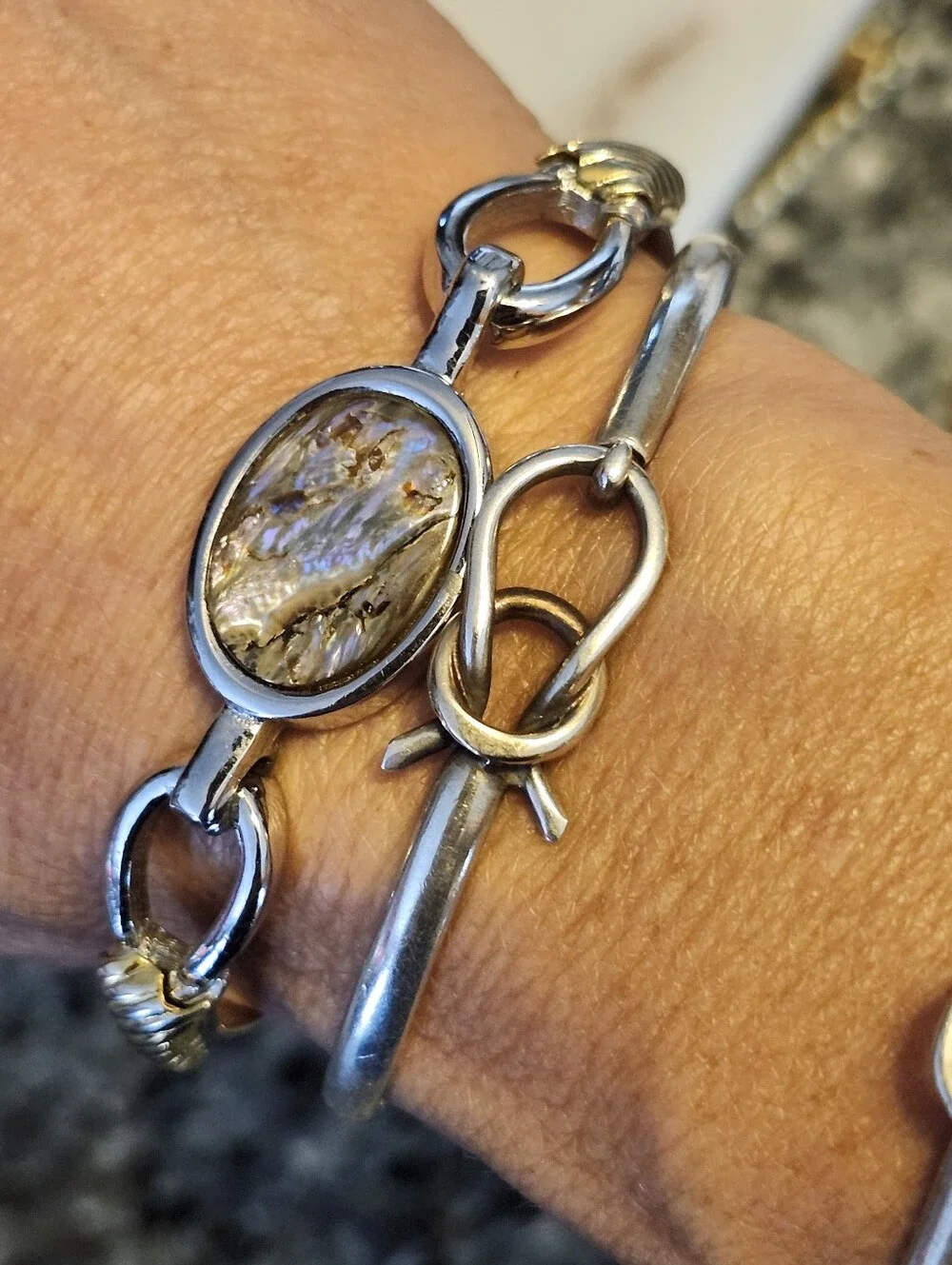 Avon Silver Tone & Gold Accent Abalone Oval Stone Hinged Bangle Bracelet